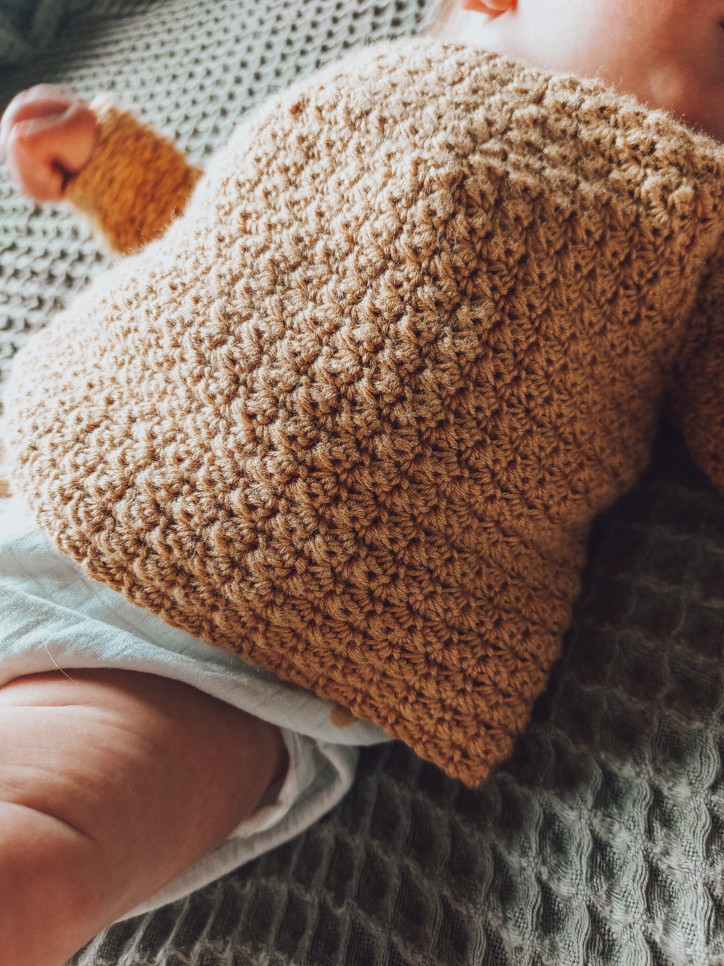 Honey Comb Baby Sweater | Crochet Pattern