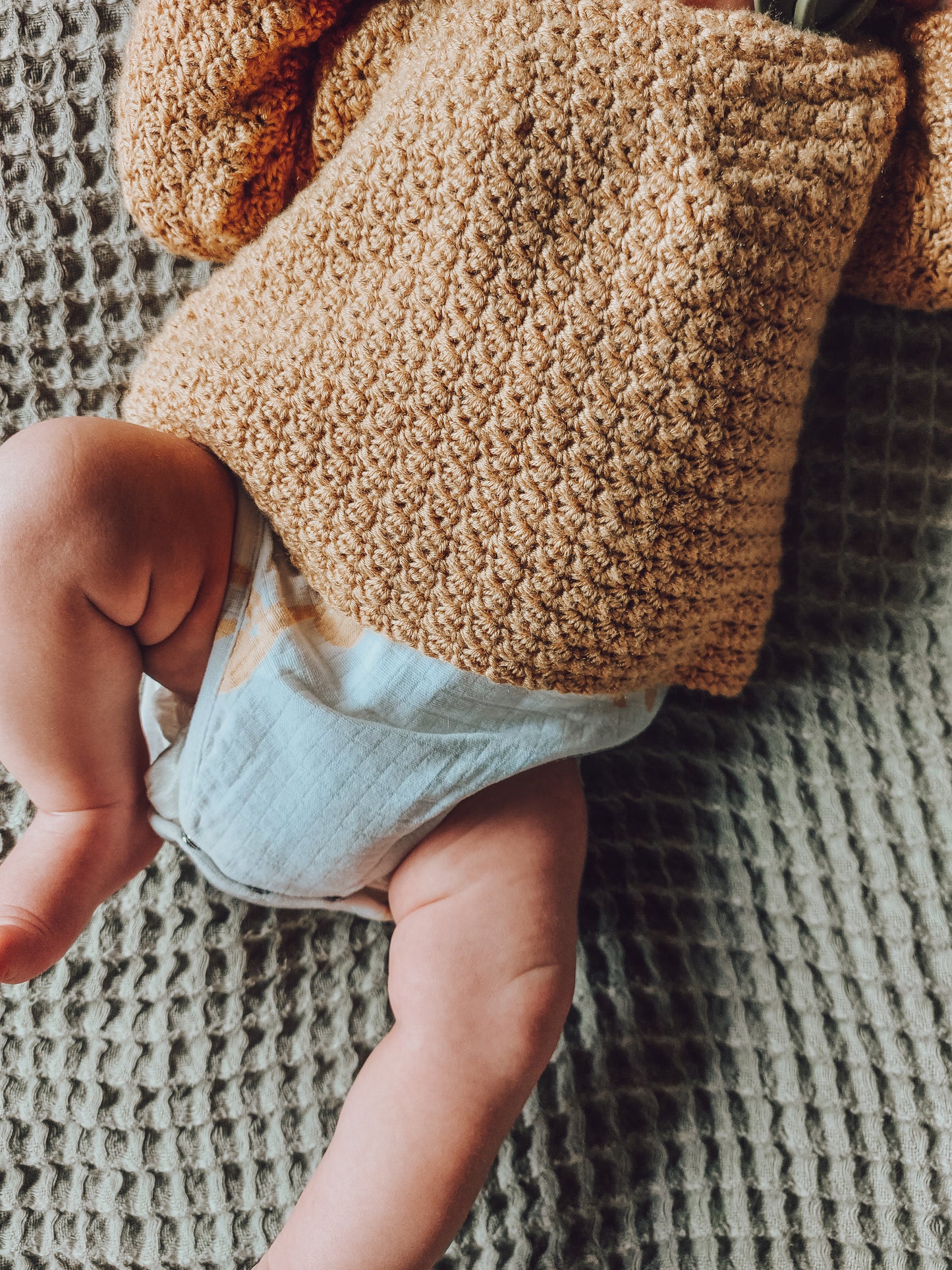 Honey Comb Baby Sweater | Crochet Pattern